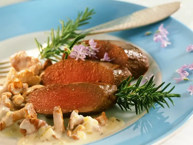 Reh mit Pilzsauce