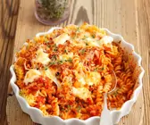 Spirelli-Gratin mit Tomate und Mozzarella