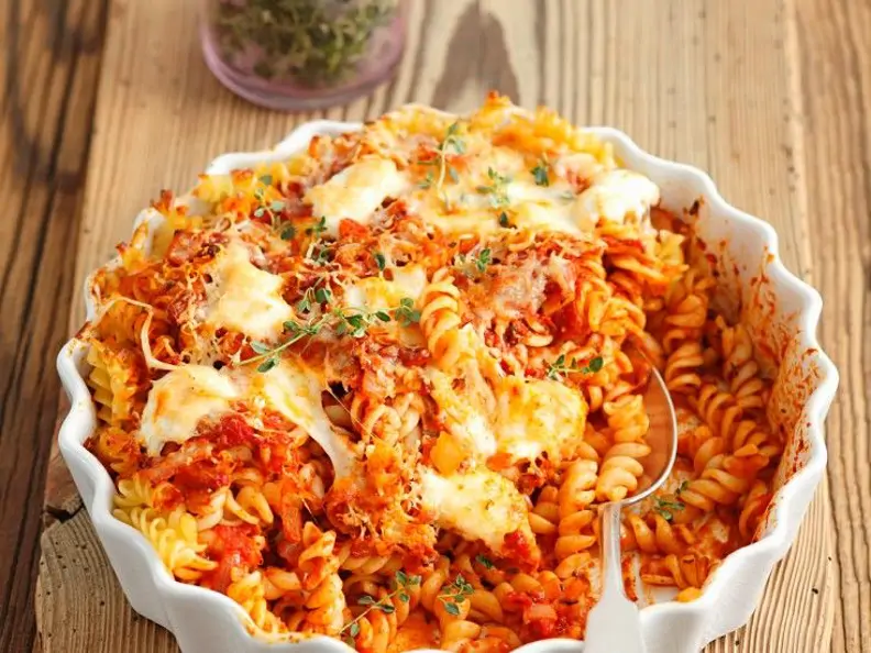 Spirelli-Gratin mit Tomate und Mozzarella