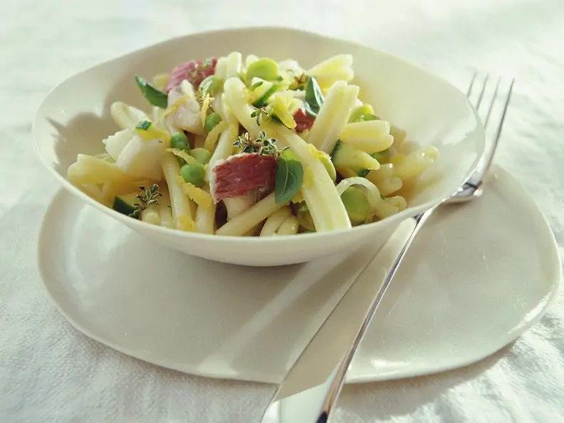 Nudelsalat mit Rotbarbe