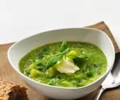 Vegane Erbsen-Kartoffelsuppe