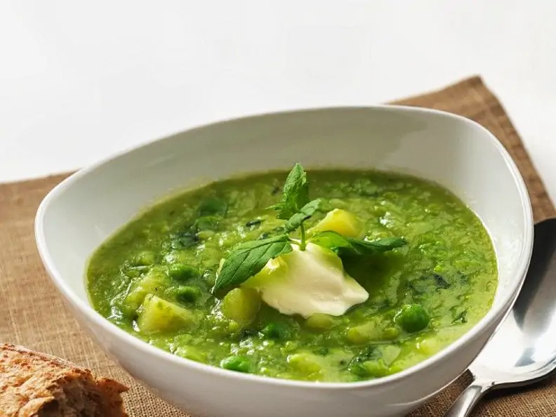 Vegane Erbsen-Kartoffelsuppe