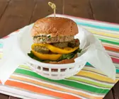 Veganer Burger mit Kichererbsenpatty