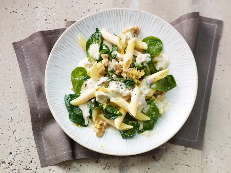 Pasta mit Soja-Spinat-Sauce