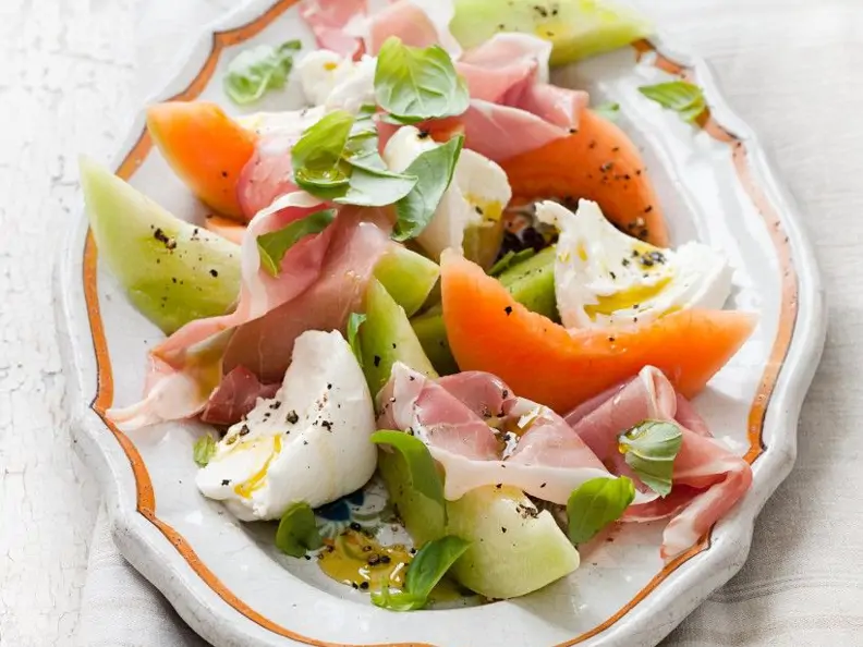 Bunter Melonen-Schinkensalat