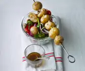 Salat mit Kartoffelspieß