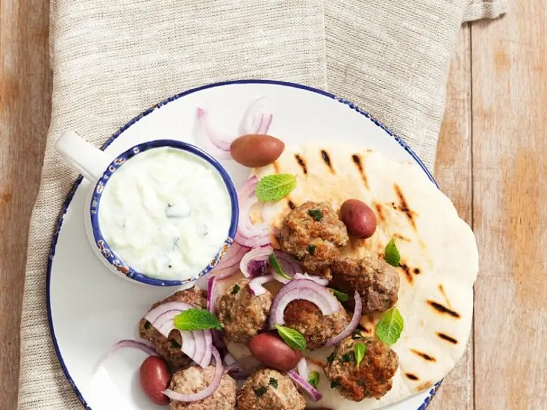 Fleischbällchen mit Fladenbrot