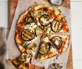 Pizza mit Aubergine