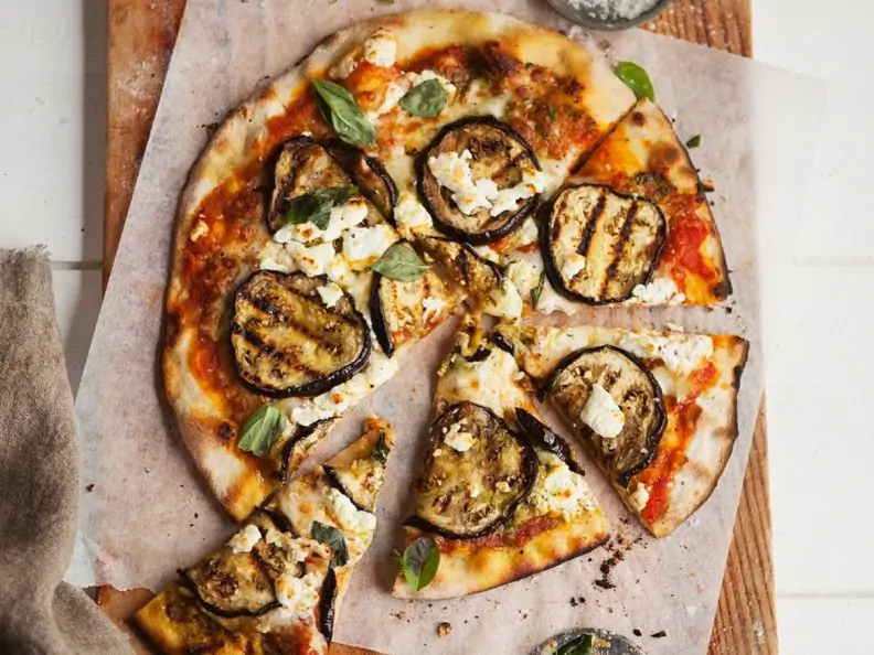 Pizza mit Aubergine