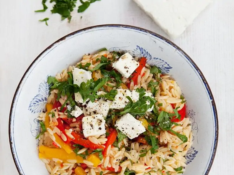Risonisalat mit Feta