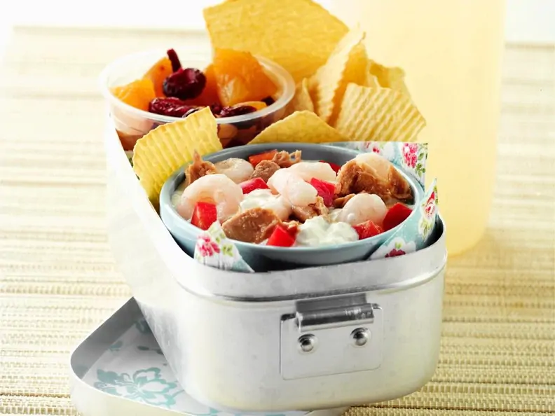 Salat mit Garnelen und Thunfisch