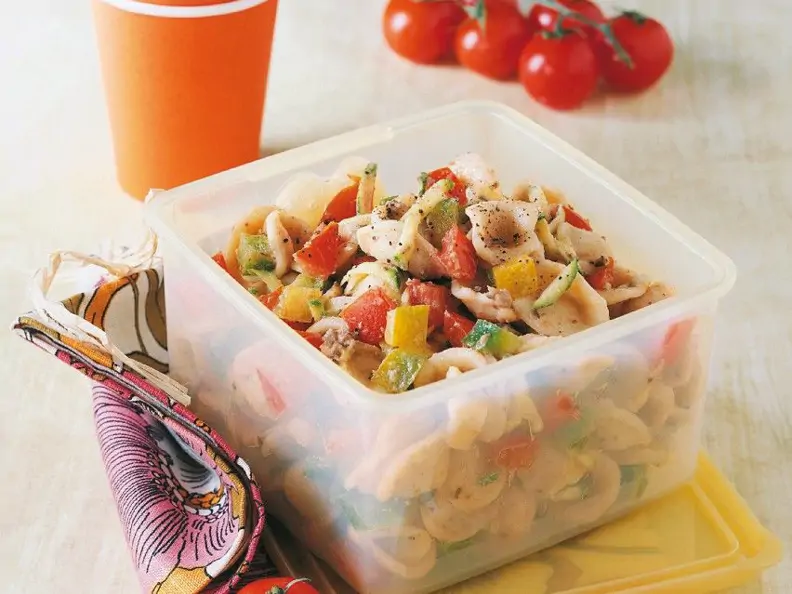 Mediterraner Nudelsalat