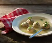 Fleischbrühe mit Kalbsbällchen