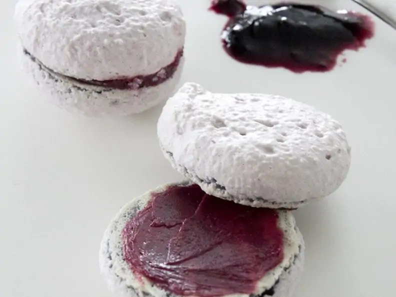 Macarons mit Blaubeeren