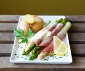 Spargel mit Schinken und Sauce Hollandaise