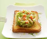 Spargelgemüse auf Toast