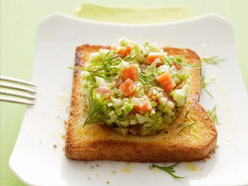 Spargelgemüse auf Toast