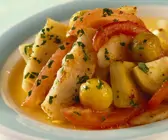 Artischockenböden mit Seezunge und Tomaten