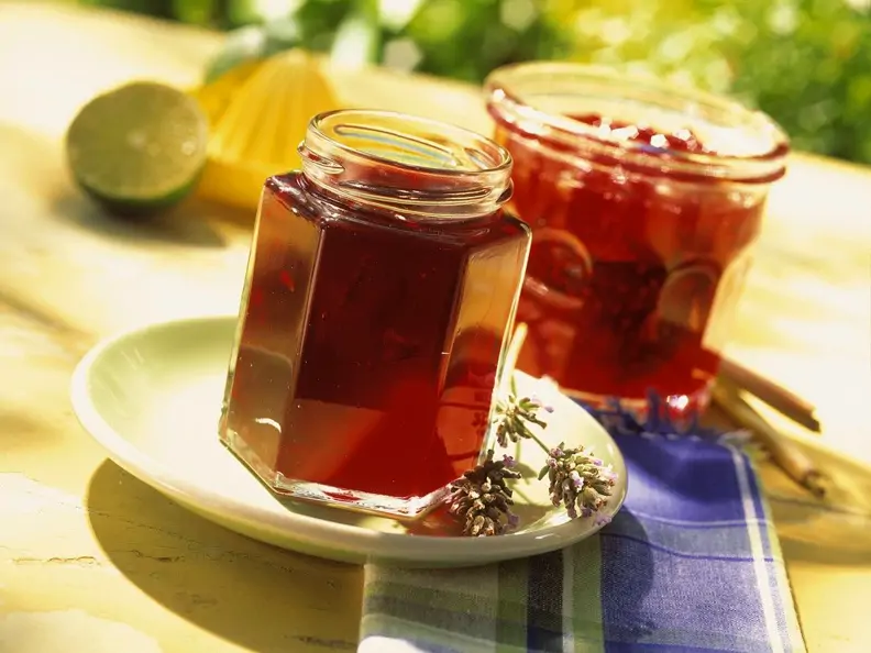 Johannisbeergelee mit Lavendel