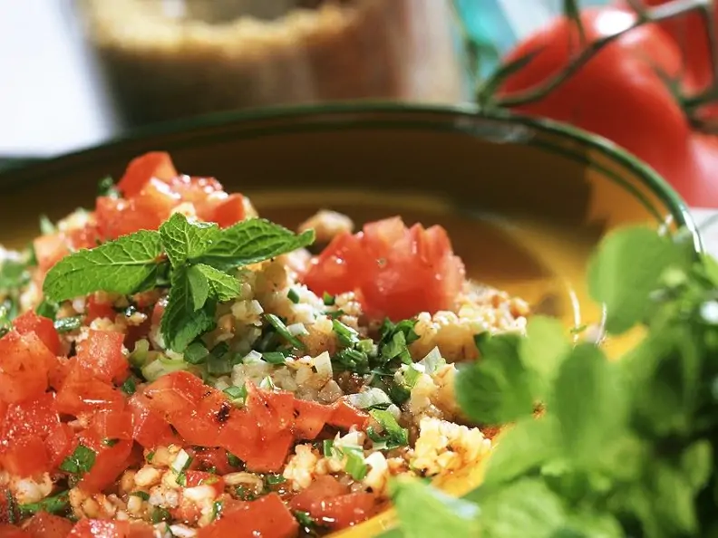 Tabouleh mit Tomaten und Minze