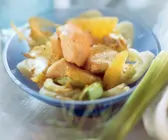 Orangen-Fisch-Pfanne mit Fenchel und Pinienkernen