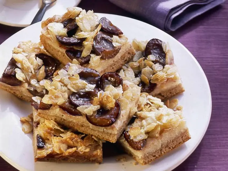 Zwetschgen-Reis-Kuchen mit Mandeln