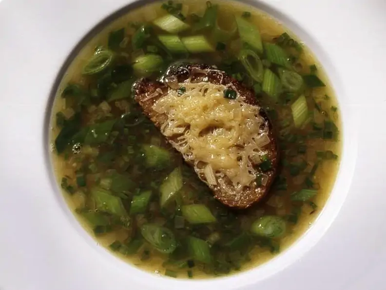 Frühlingszwiebelsuppe