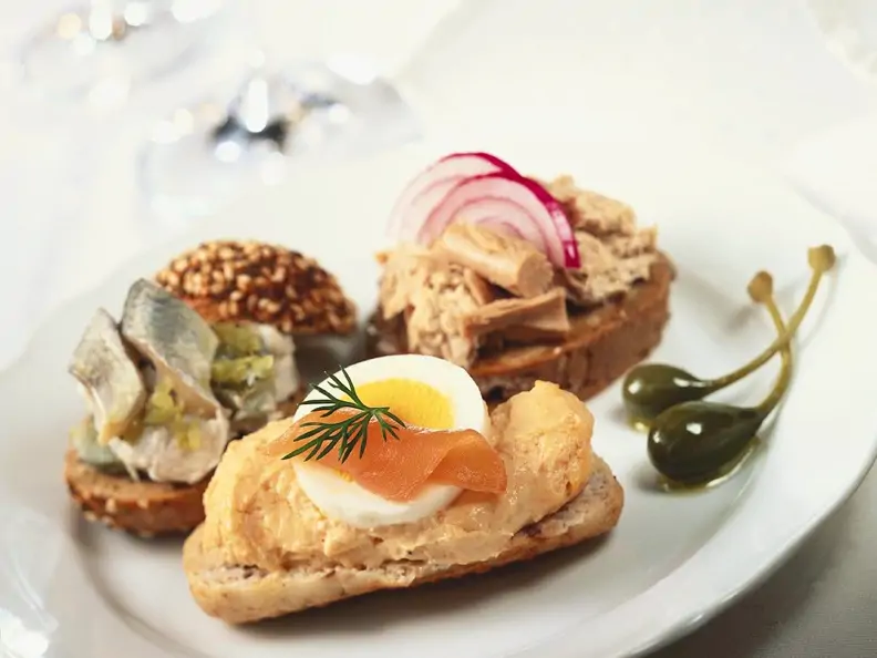 Verschiedene Fisch-Brötchen