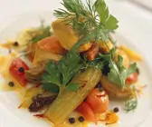 Artischocken-Gemüsesalat