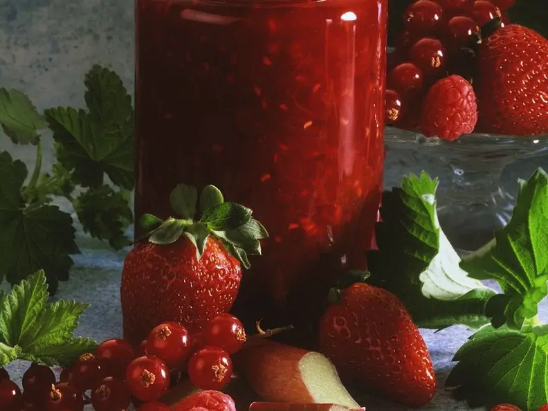 Beeren-Rhabarberkonfitüre