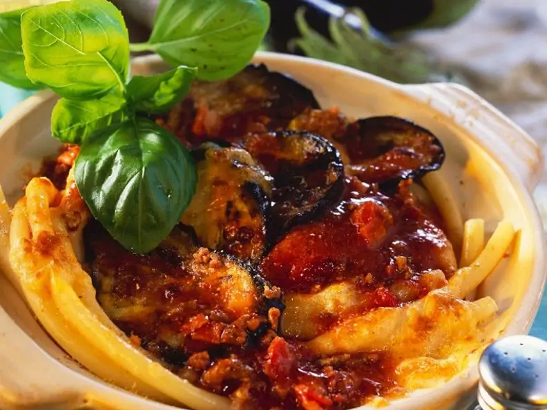 Nudelauflauf mit Hackfleisch und Auberginen