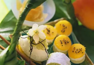 Pistazien-Marzipan-Sushi mit Frischkäse und Mango
