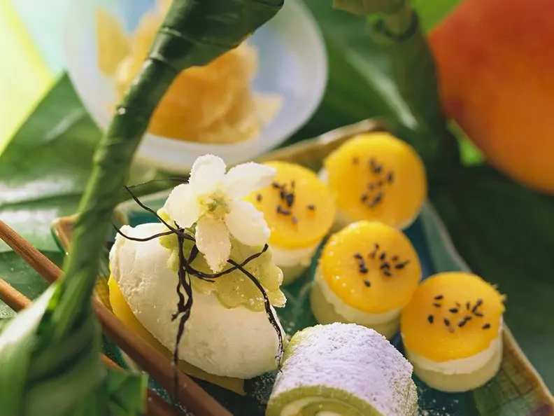 Pistazien-Marzipan-Sushi mit Frischkäse und Mango