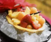 Obstsalat mit Vanillesirup