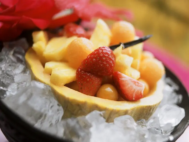Obstsalat mit Vanillesirup