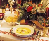 Würzige Kürbiscremesuppe mit Sahne und Croutons