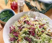 Bunter gemischter Salat mit leckerem Dressing