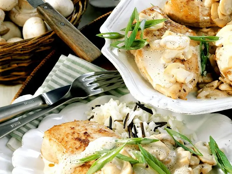 Hähnchenbrustfilet in Pilzrahmsauce mit Reis