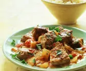 Ingwer-Tomaten-Geschnetzeltes mit Joghurt-Curry-Sauce