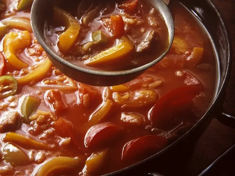 Paprikagulasch mit Schweinefleisch