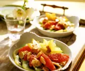 Exotischer Obstsalat mit Mandeln