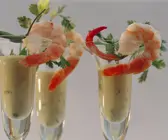 Avocadosuppe mit Garnelen