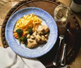 Schnitzel mit Pilzrahmsoße