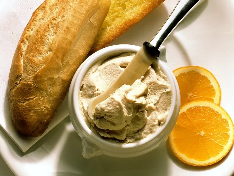 Makrelencreme mit Brot
