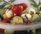 Kartoffel-Tomatensalat mit Mozzarella