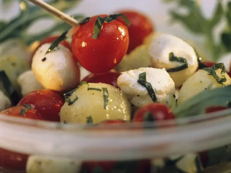 Kartoffel-Tomatensalat mit Mozzarella
