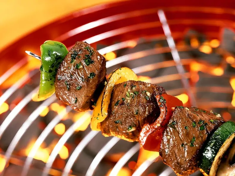 Gegrillte Schaschlickspieße
