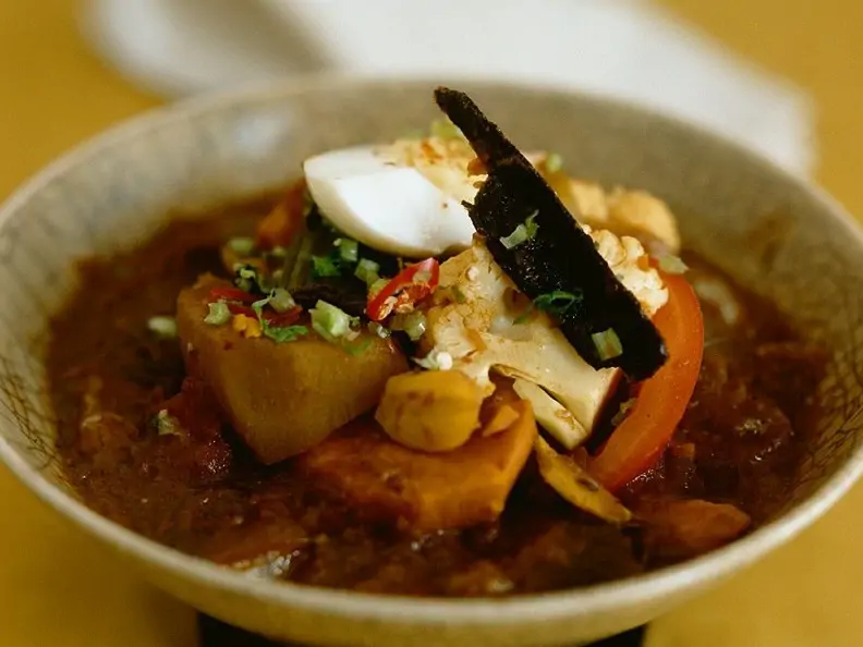Kartoffel-Gemüse-Curry mit Ei