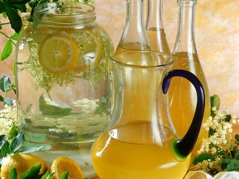 Holunderblütensirup