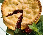 Gedeckter Kirschkuchen